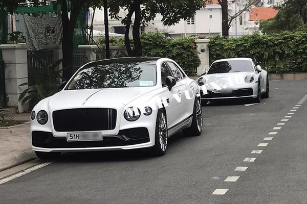 Dàn xe trăm tỷ của đại gia Lâm Đồng tràn ra đường vì hết chỗ để