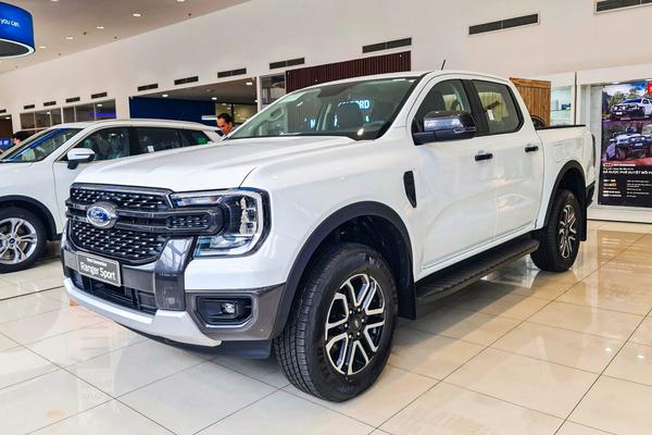 Ford Ranger Sport được ra mắt Việt Nam có giá 864 triệu đồng, bổ sung nhiều trang thiết bị thể thao hơn