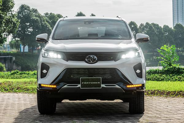 Chi tiết về Toyota Fortuner, cập nhật bảng giá tháng 01/2022