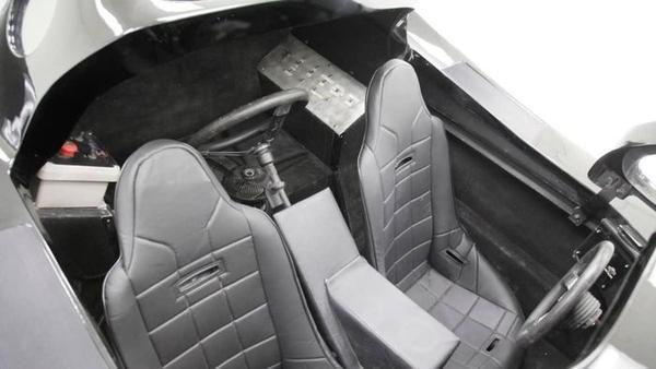 Xe Batmobile dùng trong phim Người dơi được rao bán giá 1,5 triệu USD