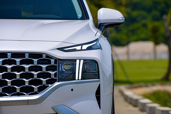 Chi tiết về Hyundai Santa Fe, cập nhật bảng giá tháng 12/2021