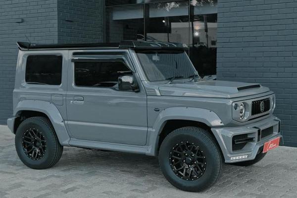 "Tiểu Mercedes AMG G63" Suzuki Jimny với gói độ Liberty Walk