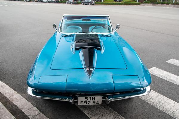 Xe cổ Chevrolet Corvette C2 Stingray đời 1967 độc nhất tại TP.HCM