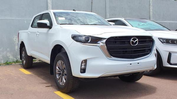 Đại lý tiết lộ trang bị trên Mazda BT-50 2021, hiện đã sẵn sàng chờ ngày mở bán