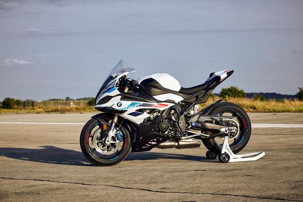 BMW S 1000 RR phiên bản mới ra mắt, bổ sung thêm trang bị cánh gió
