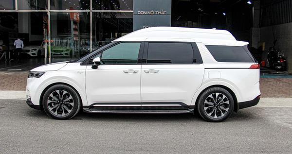 Kia Carnival Royal "hàng hiếm" xuất hiện tại Hà Nội