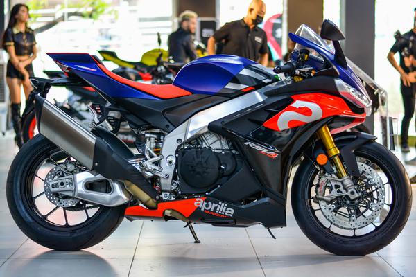 Siêu môtô Aprilia RSV4 Factory 1100 chính hãng tại Việt Nam giá 885 triệu đồng