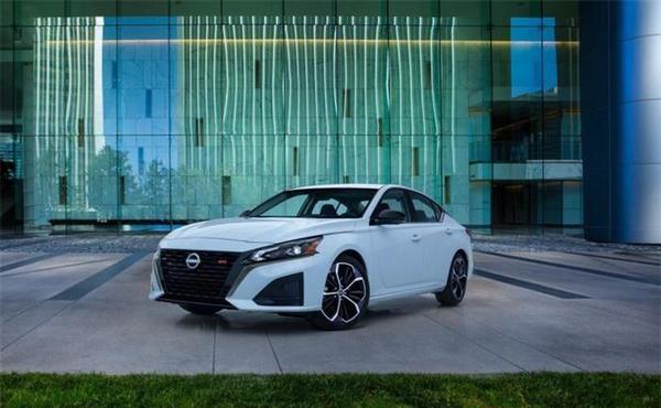 Nissan Altima 2023 công bố giá bán với nhiều tùy chọn hấp dẫn