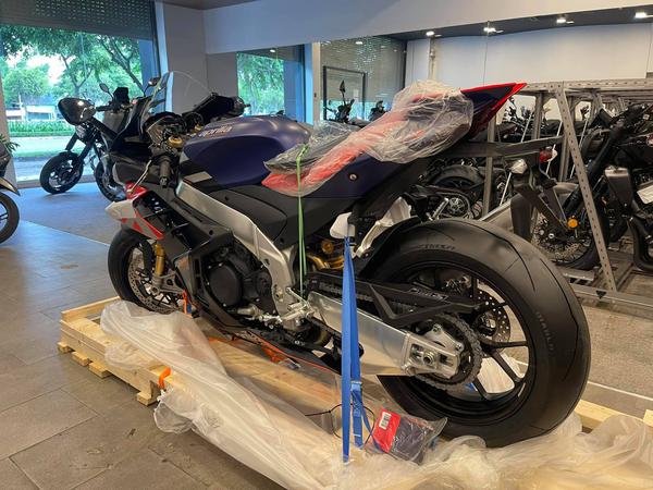 Apirilia RSV4 Factory 2021 đầu tiên về Việt Nam tại một doanh nghiệp tư nhân ở TPHCM