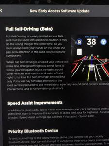 Tesla phát hành chế độ 'Tự lái hoàn toàn' với cảnh báo nghiêm ngặt
