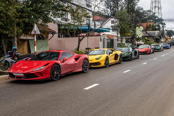 Chiêng ngưỡng đoàn siêu xe đắt đỏ tại Đà Lạt