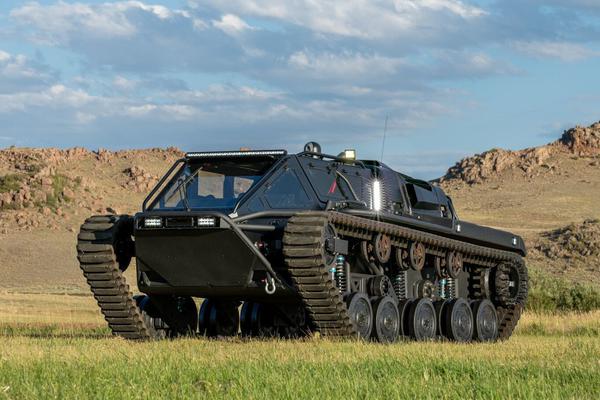 Cận cảnh chiếc xe tăng có giá 500.000 USD "chạy lướt" được bán đấu giá