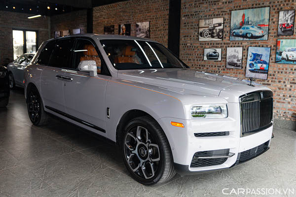 Cận cảnh Rolls-Royce Cullinan Black Badge với màu sơn độc nhất tại Việt Nam, giá gần 40 tỷ đồng