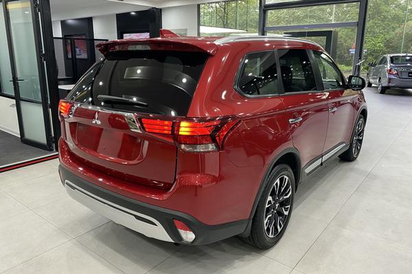 Mitsubishi Outlander giảm giá mạnh tại đại lý, chỉ còn khoảng 750 triệu đồng