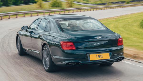 Bentley Flying Spur Hybrid mới ra mắt, được trang bị động cơ V6 cho công suất 536 mã lực