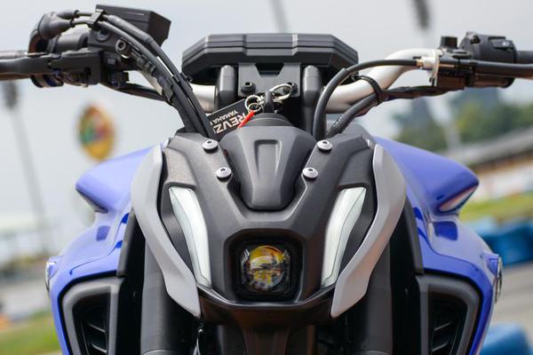 Chi tiết Yamaha MT-07 chính hãng có giá 245 triệu đồng