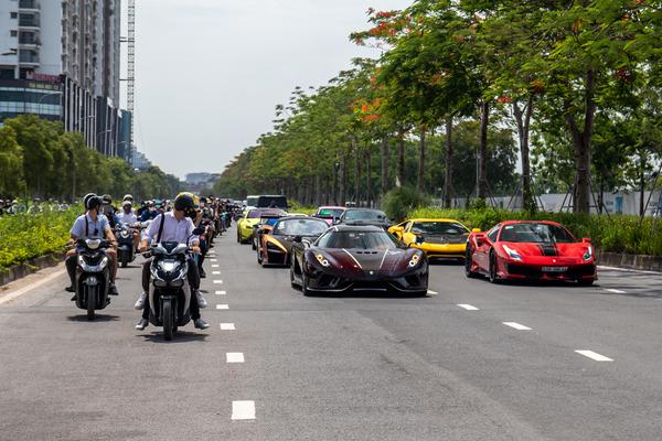 Siêu xe đắt đỏ nhất Việt Nam Koenigsegg Regera "dạo phố" Hà Nội