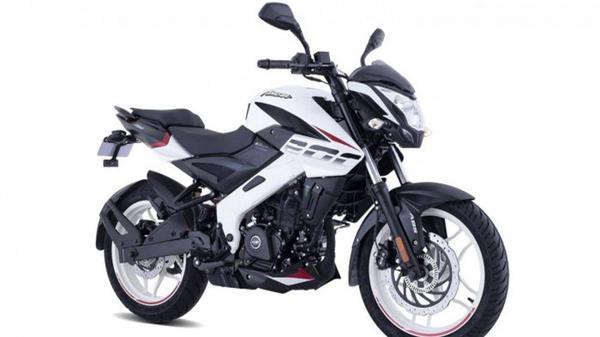 Kawasaki Rouser NS200 FI 2021 được trang bị phanh ABS và có giá bán chỉ 55,2 triệu đồng