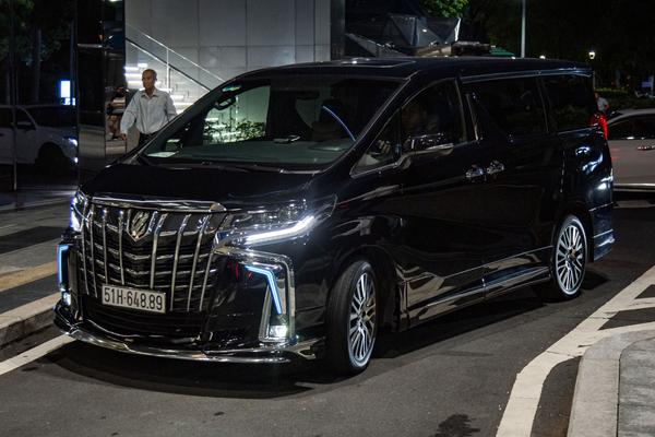 Ngắm người đẹp, xe sang ở đám cưới Midu