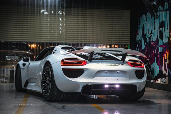 Siêu xe đắt đỏ nhất của Porsche chính thức về Việt Nam với giá hơn 60 tỷ đồng