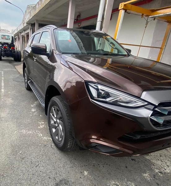Isuzu mu-X 2022 lần đầu lộ diện tại Việt Nam: Thiết kế lột xác, thêm công nghệ, đấu Fortuner và Everest