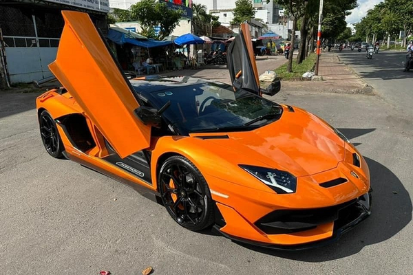 Ngắm siêu phẩm Lamborghini Aventador SVJ Roadster dù giảm tới 6 tỷ vẫn ế khách