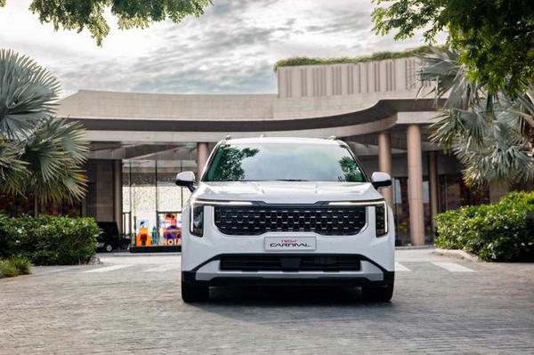 Kia Carnival bất ngờ lọt tóp xe bán chạy nhất Việt Nam tháng 9/2024