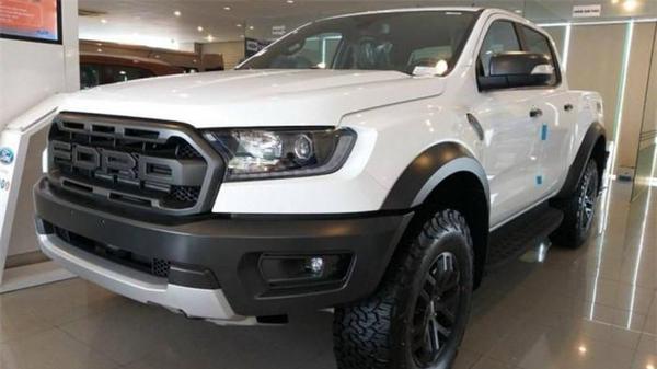 Ford Ranger bán chạy nhất phân khúc bản tải dù khan hàng