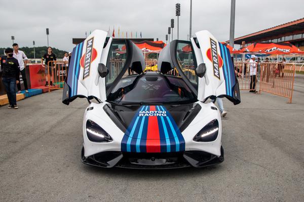 McLaren 765LT "chiếm spotlight" với ngoại thất mới đầy ấn tượng