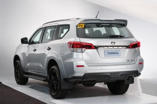 Nissan Terra 2021 mới chính thức ra mắt với ngoại hình lạ mắt