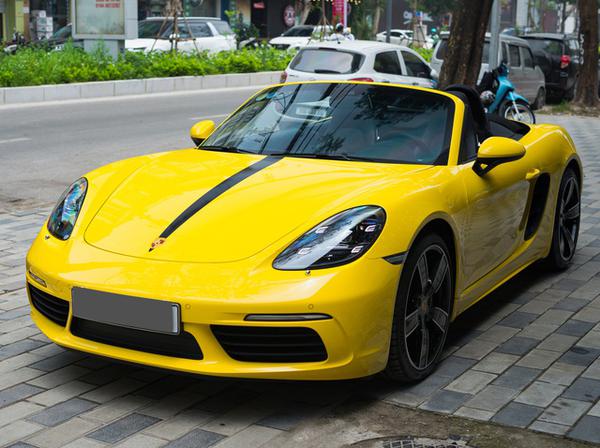 Porsche 718 Boxster rao bán với giá hơn 5 tỷ sau 1 năm sử dụng