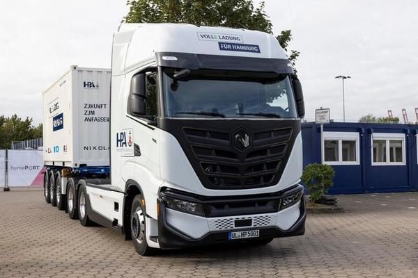 Xe tải chạy điện của Nikola ra mắt với phạm vi di chuyển 500 km