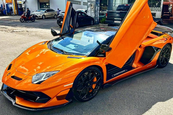 Ngắm siêu phẩm Lamborghini Aventador SVJ Roadster dù giảm tới 6 tỷ vẫn ế khách