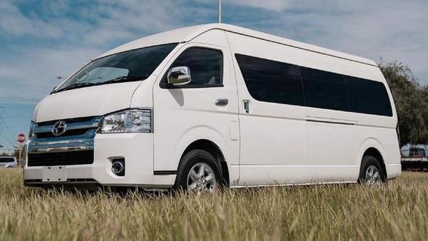 Xe Trung Quốc ra mắt với thiết kế "đạo nhái" Toyota HiAce 16 chỗ đời cũ