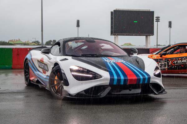 McLaren 765LT "chiếm spotlight" với ngoại thất mới đầy ấn tượng