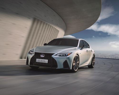 Lexus IS 2021 ra mắt lần đầu tiên tại Thái Lan với vẻ ngoài sang trọng, đẳng cấp cùng sức mạnh lên đến 220 mã lực