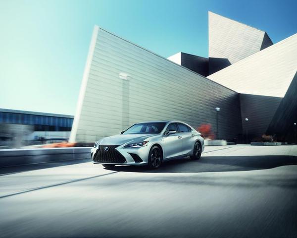 Lexus ES 2023 được nâng cấp về công nghệ và bổ sung phiên bản thể thao mới