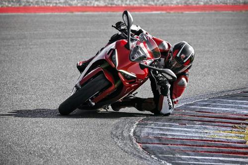 Thương hiệu Ducati cho ra mắt hai phiên bản mới Ducati Supersport 950 và 950S