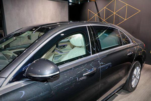Mercedes-Benz S-Class phiên bản bọc thép, chống chịu được súng trường