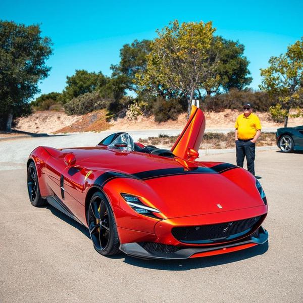 Cuộc tụ họp của  30 chiếc siêu xe Ferrari Monza