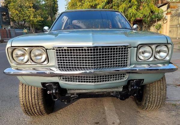 Xe cổ điển độ bánh off-road 4x4 với khung của Suzuki XL7 gây chú ý