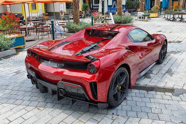 Chiêm ngưỡng siêu xe Ferrari 488 Pista Spider thứ 2 tại Việt Nam
