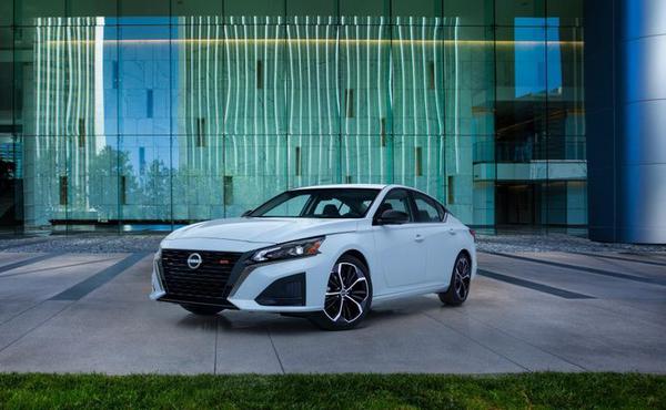 Nissan Altima 2023 công bố giá bán của từng cấu hình