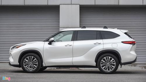 Toyota Highlander Platinum 2021 đầu tiên lăn bánh tại Việt Nam với giá hơn 4 tỷ đồng