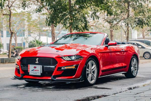 Ford Mustang mui trần bản độ tại Việt Nam
