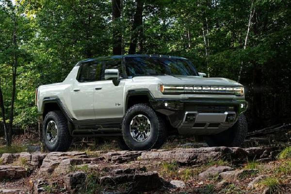 Hummer EV chạy điện vẫn "cháy hàng" dù giá đã bị nâng lên gấp 3 lần