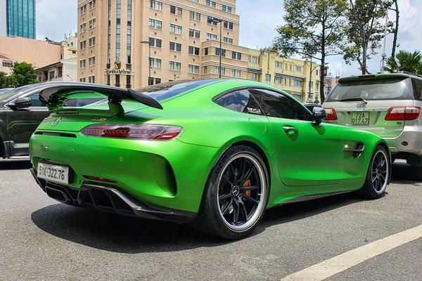 TP.HCM xuất hiện hàng hiếm Mercedes-AMG GT R