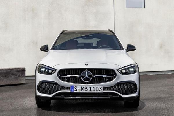 Mercedes-Benz sẽ ra mắt xe gầm cao C-Class All-Terrain vào tháng sau