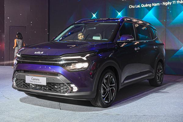 "Soi" chi tiết Kia Carens phiên bản 6 chỗ ngồi với giá 849 triệu đồng