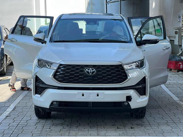Toyota Innnova Cross chính thức ra mắt: Thiết kế đẹp, trang bị trong tầm giá, gói TSS xịn hơn Camry và Corolla Cross